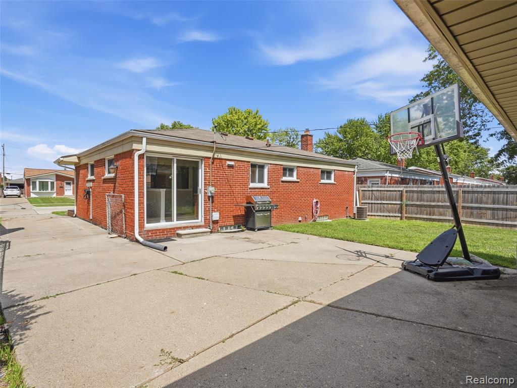 main property photo 35