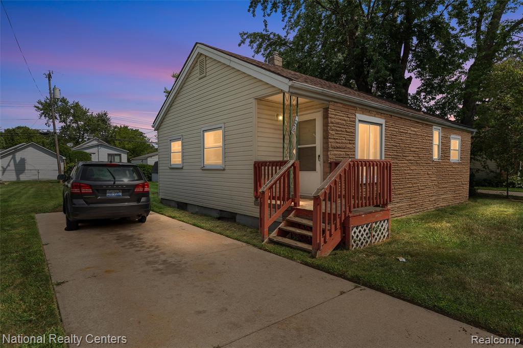 main property photo 28