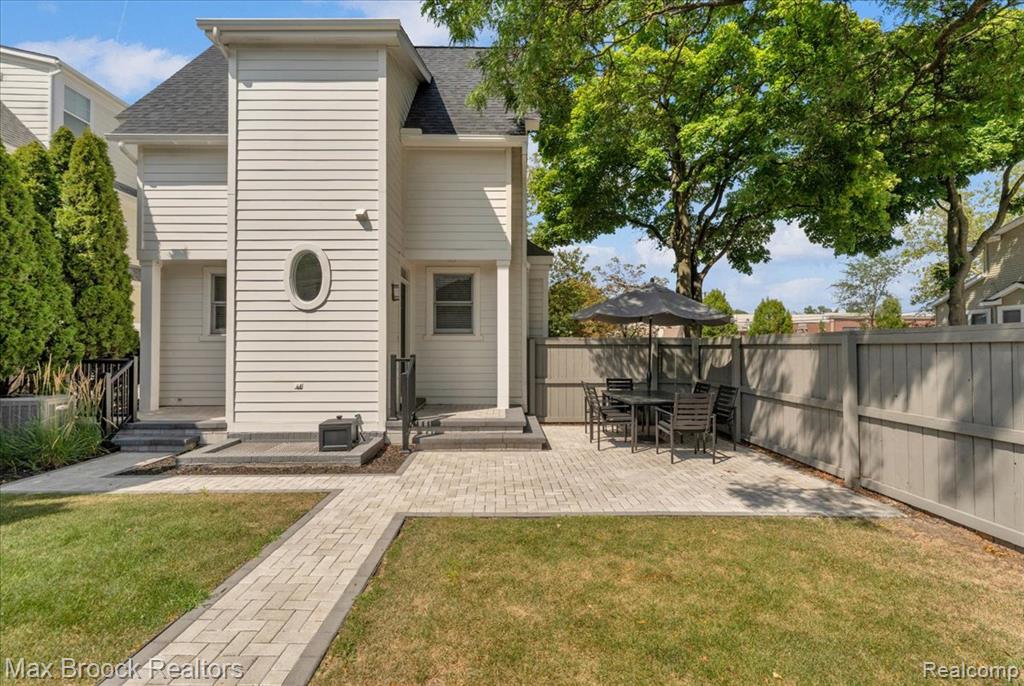 main property photo 38