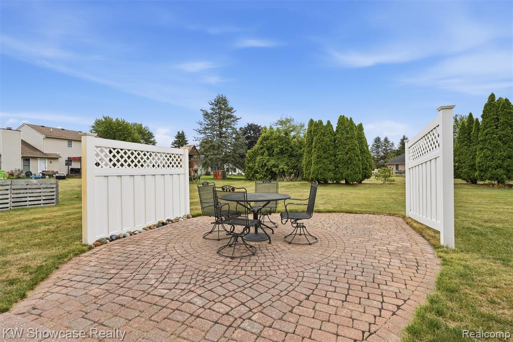 main property photo 25
