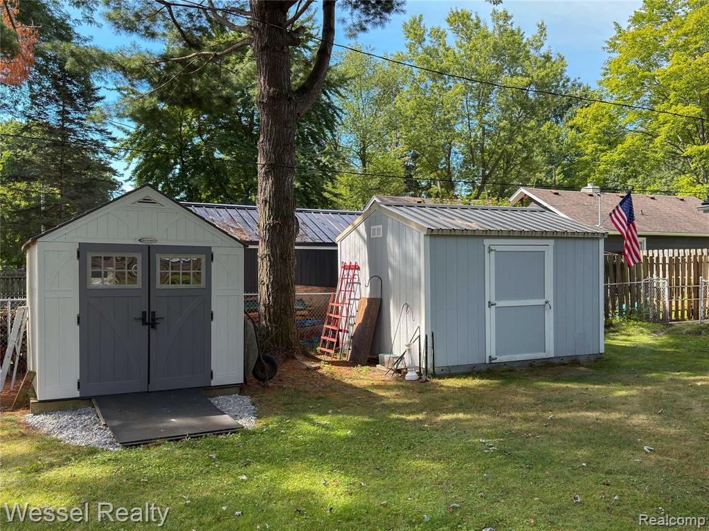 main property photo 28