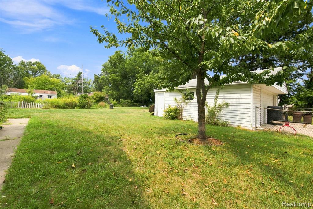 main property photo 23