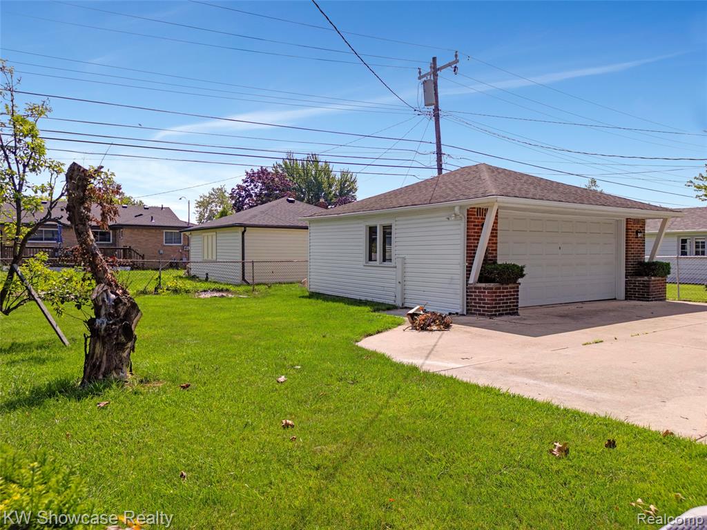main property photo 13
