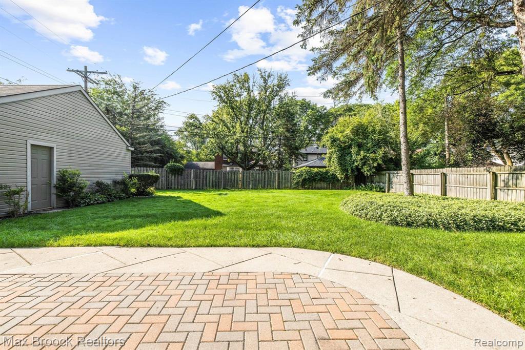 main property photo 30