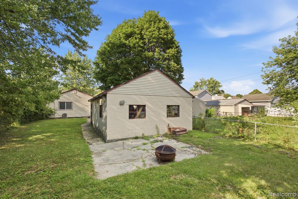main property photo 8