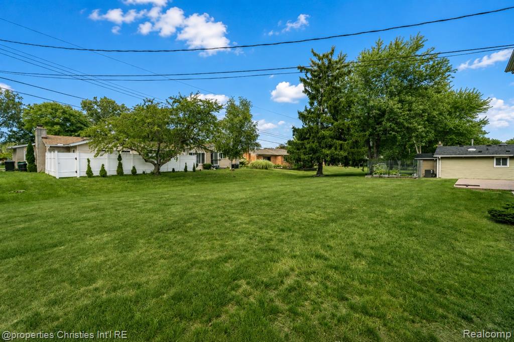 main property photo 34