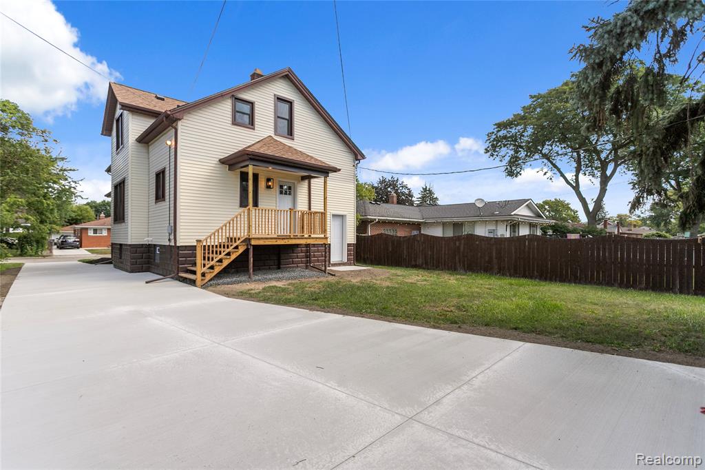 main property photo 40
