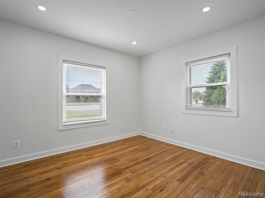 property viewer photo 18