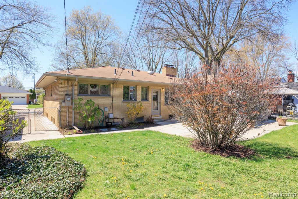 main property photo 31