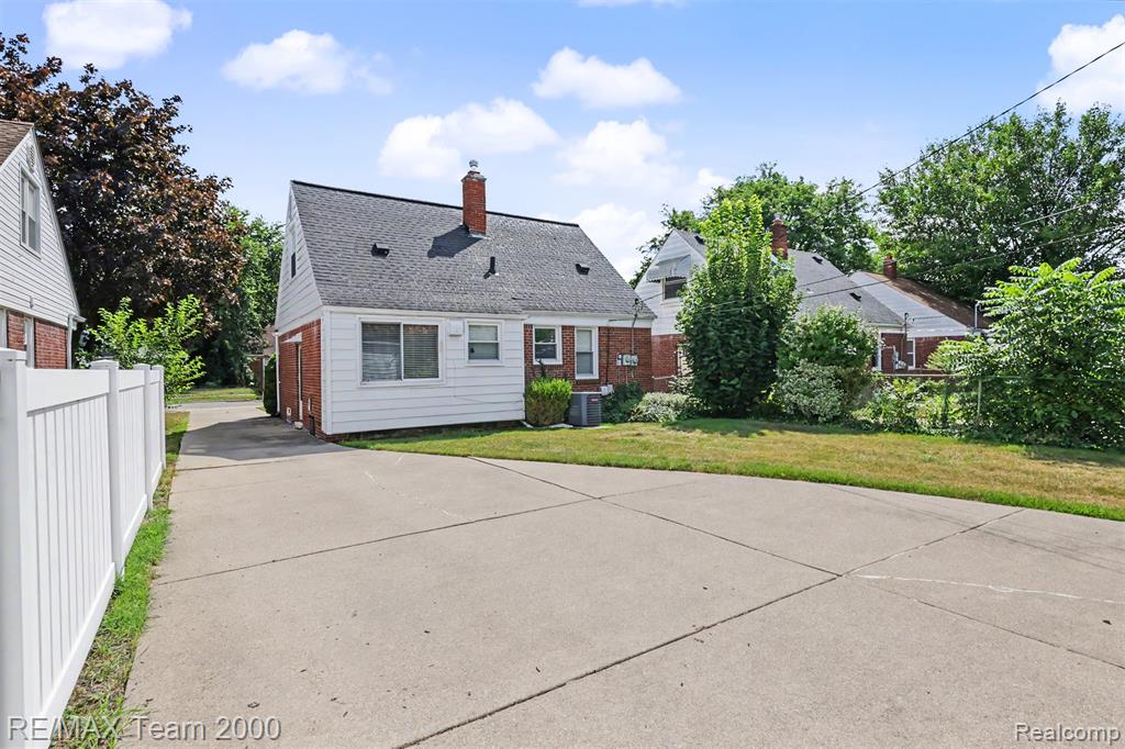 main property photo 29