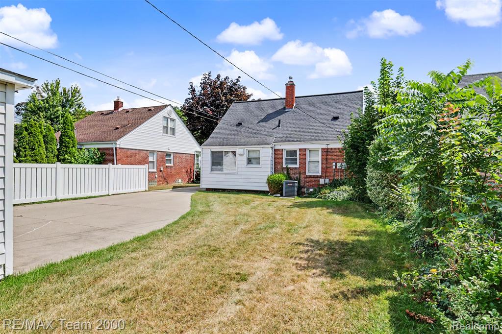 main property photo 31