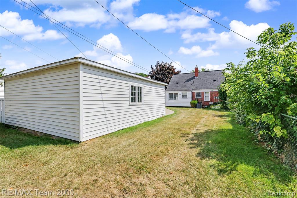 main property photo 32