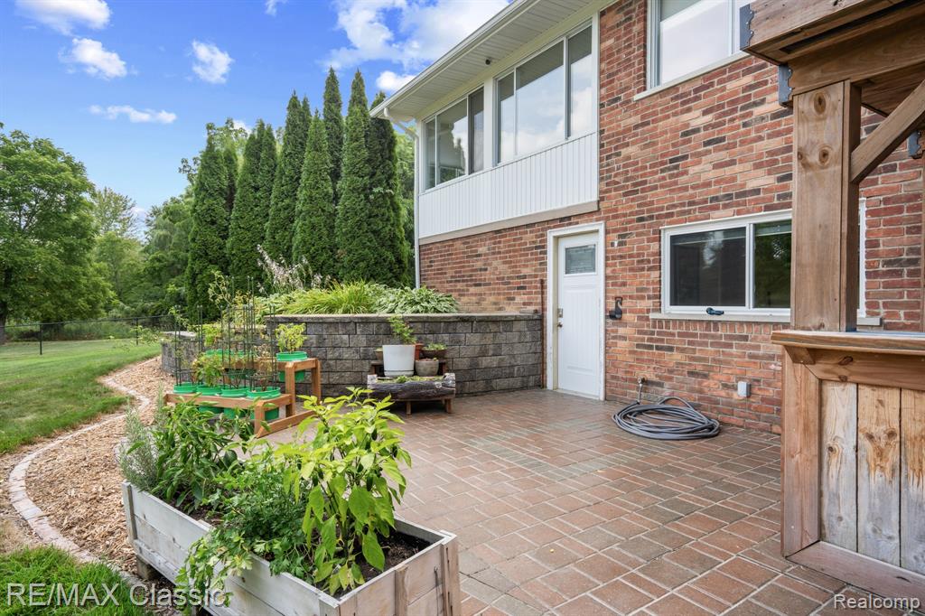 main property photo 16