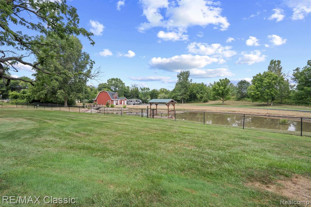 main property photo 17