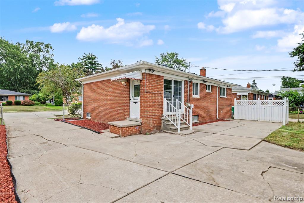 main property photo 33