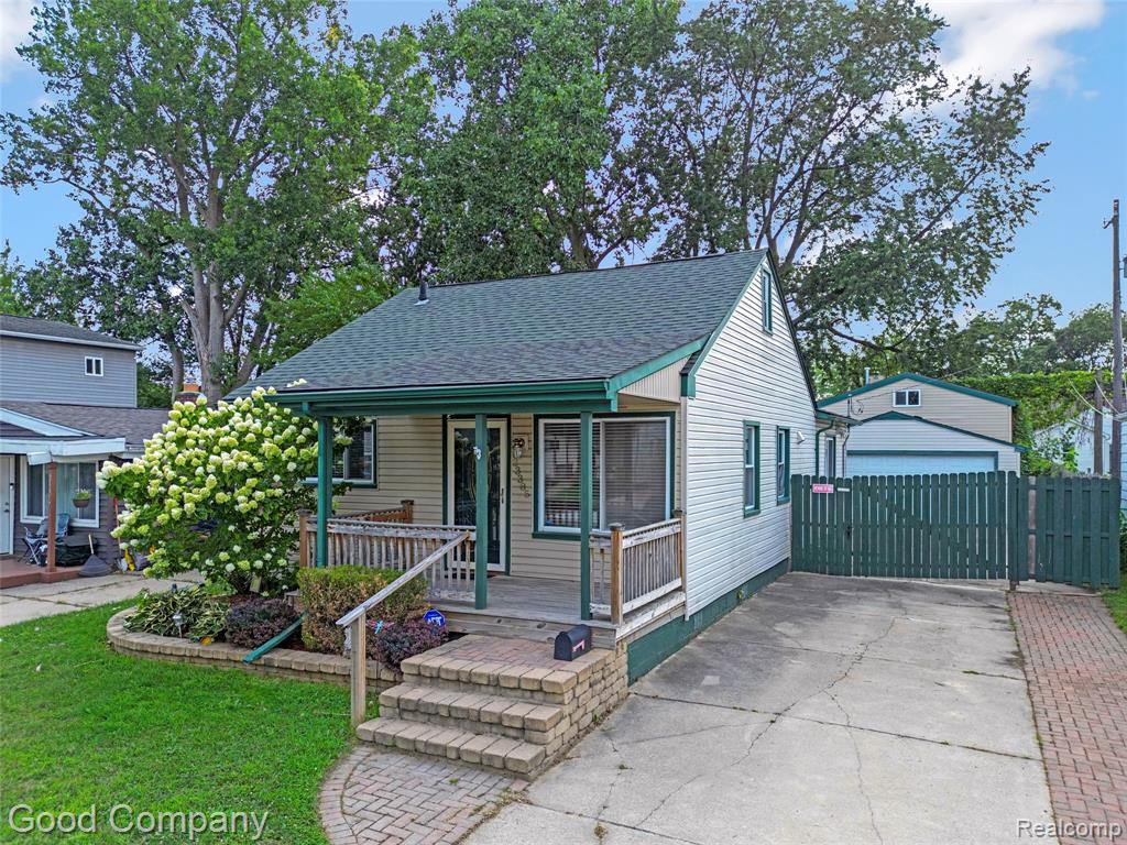 main property photo 44