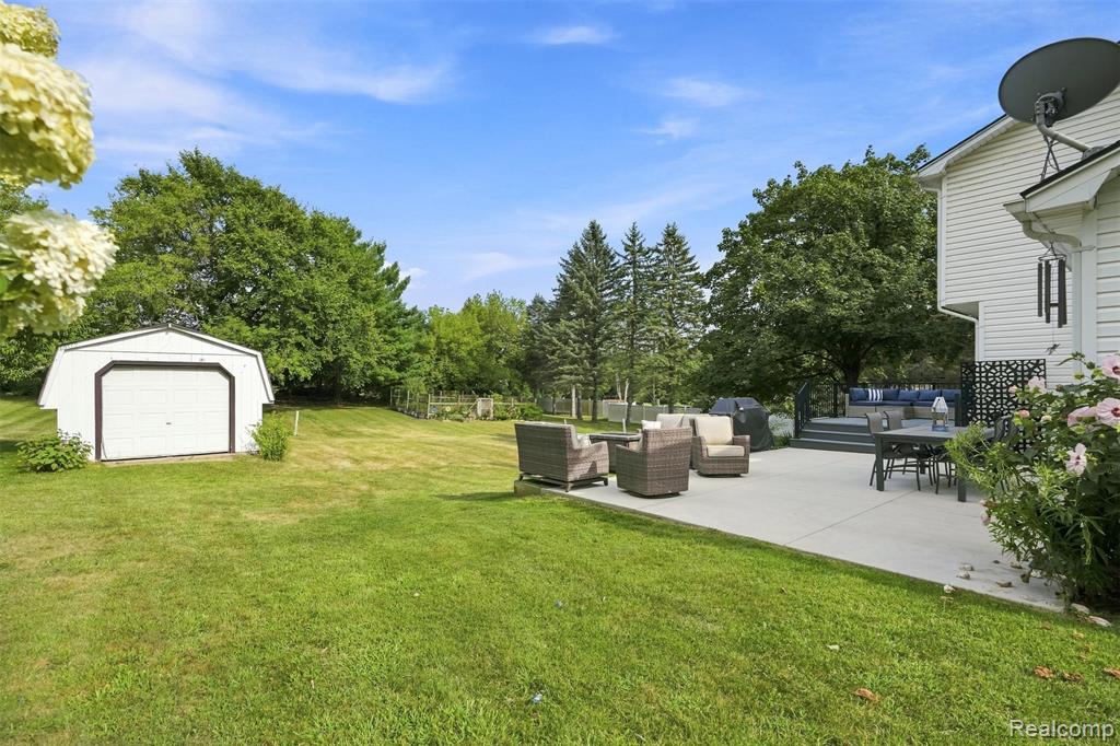main property photo 36
