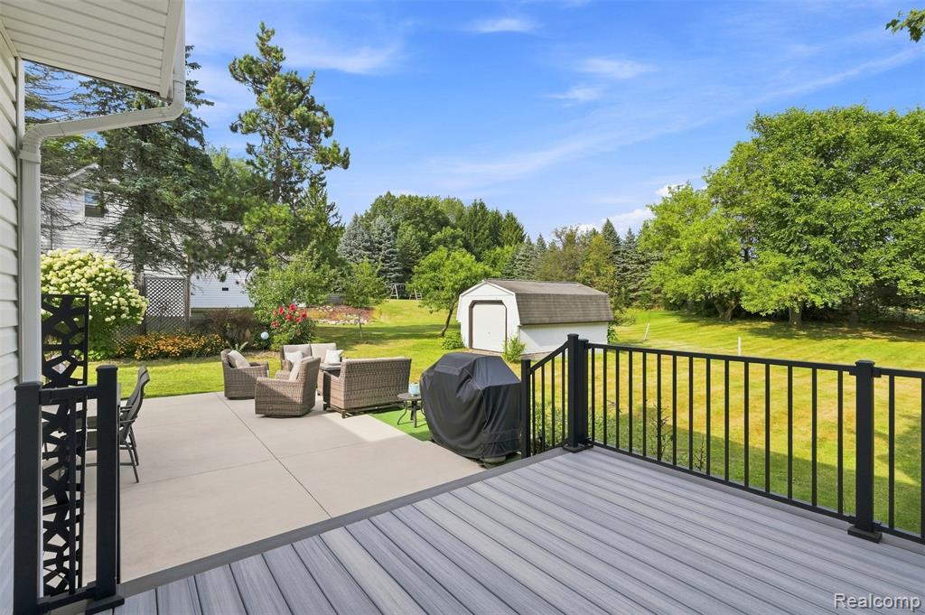main property photo 40