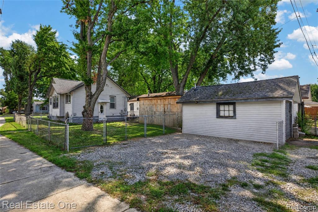 main property photo 21