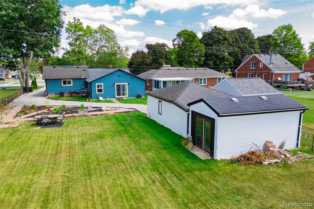 main property photo 31