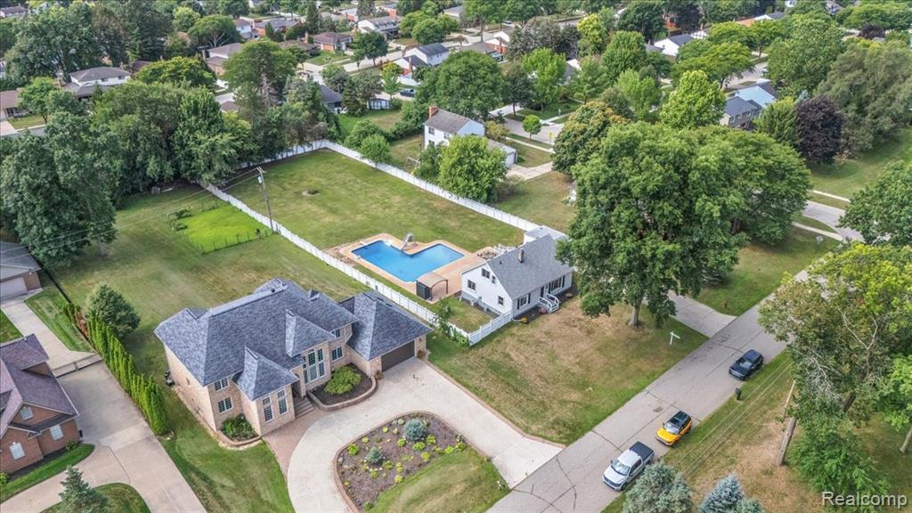 main property photo 36