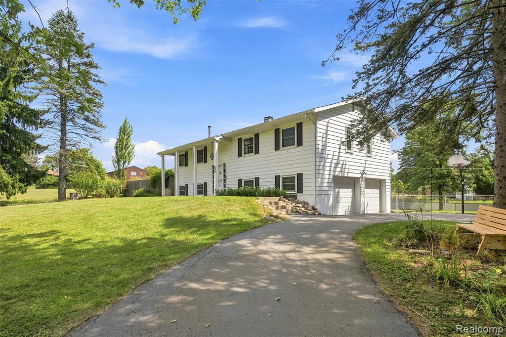 main property photo 11