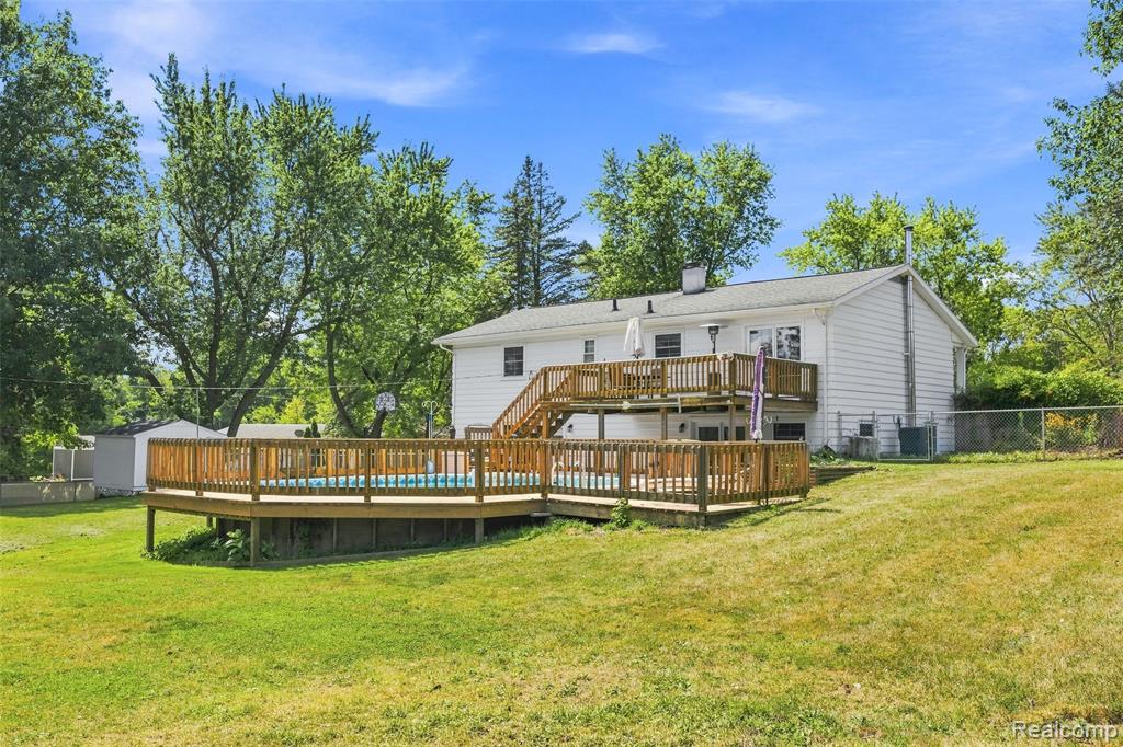 main property photo 9