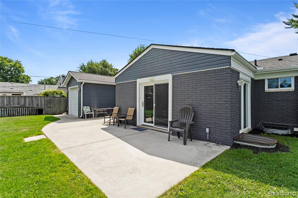 main property photo 30