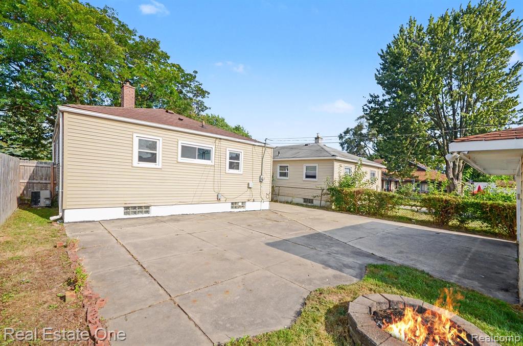 main property photo 28