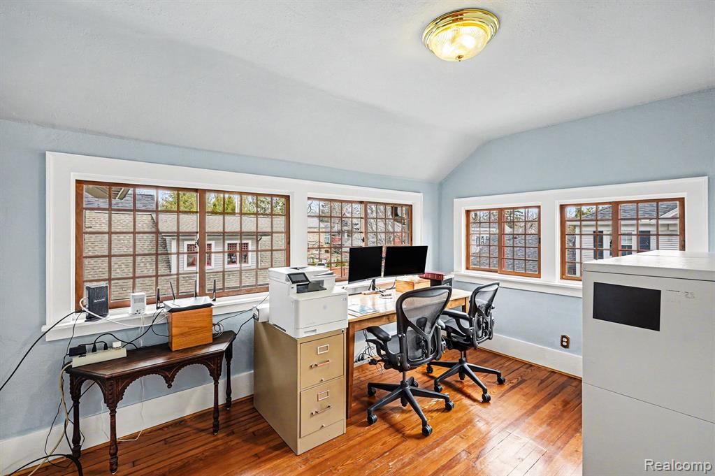 main property photo 9