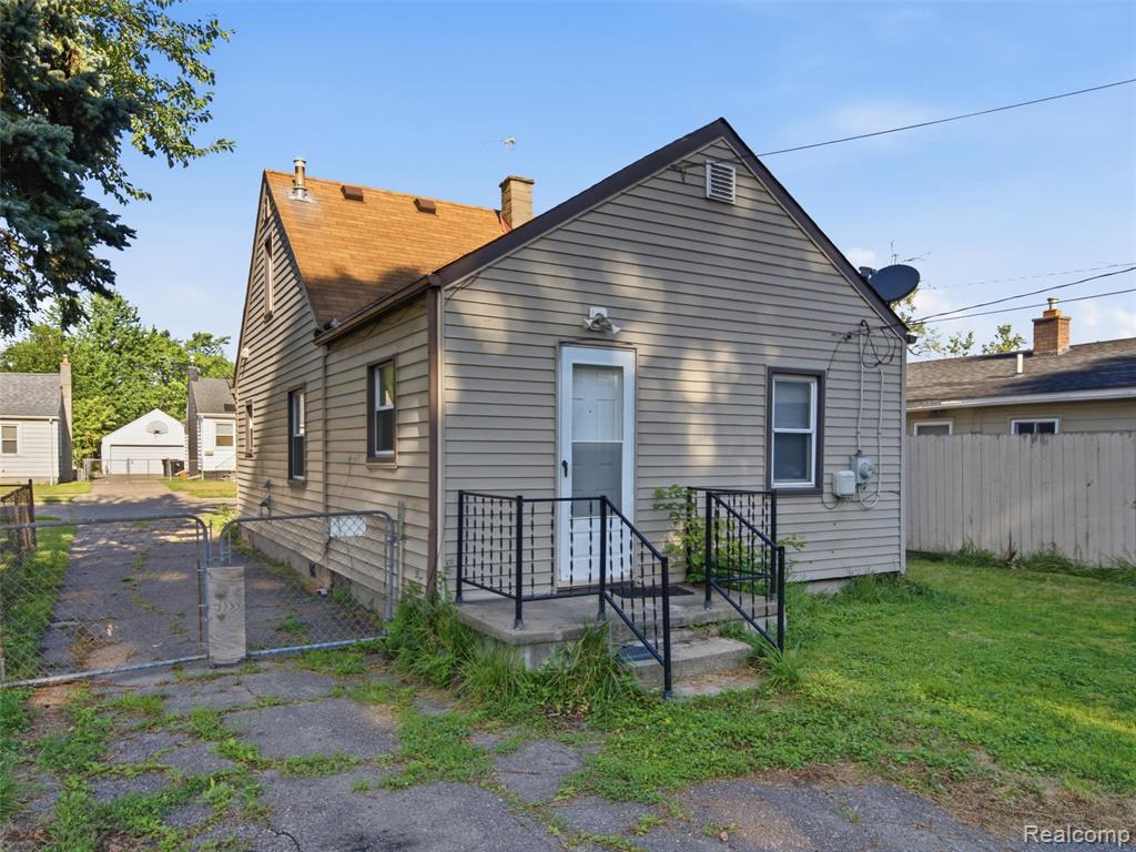 main property photo 18