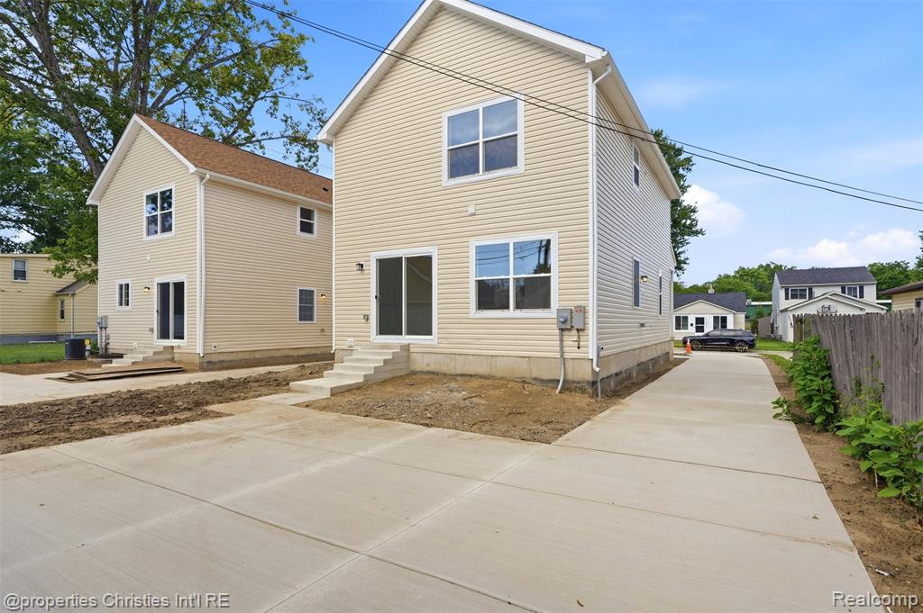 main property photo 25