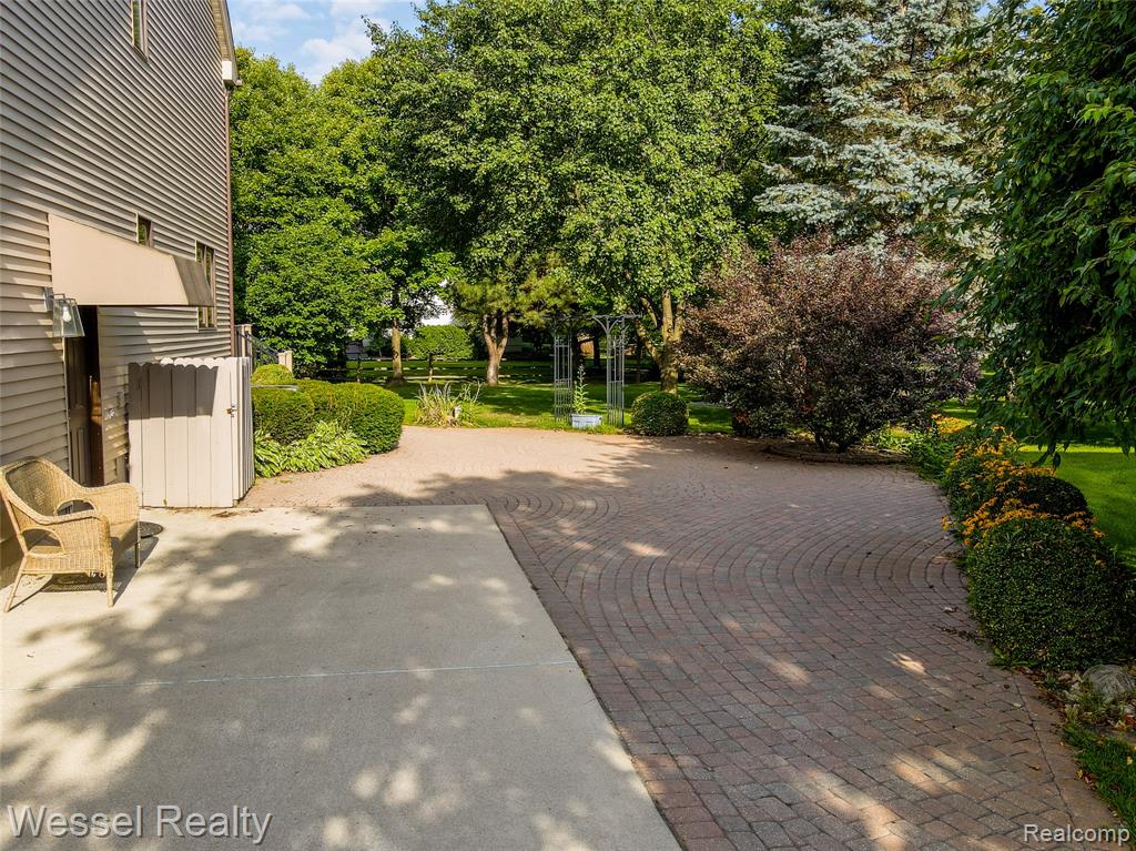 main property photo 50