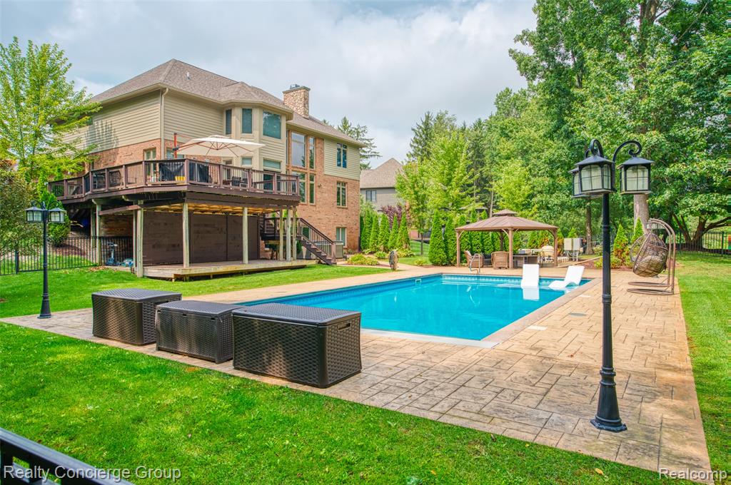 main property photo 6