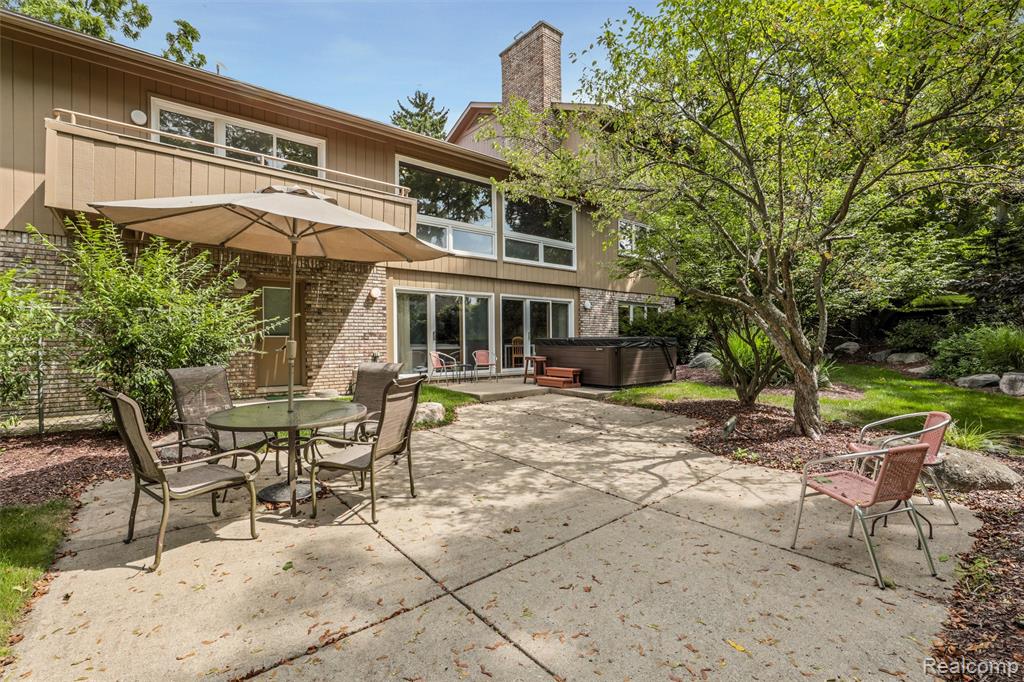 main property photo 32