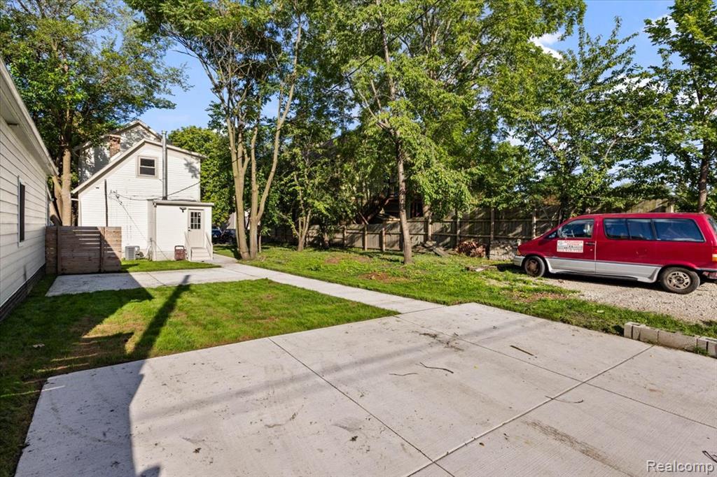 main property photo 6