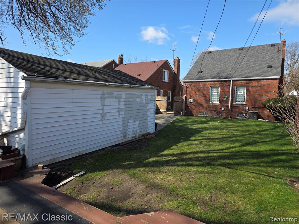 main property photo 37