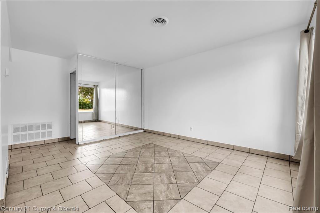 property viewer photo 9