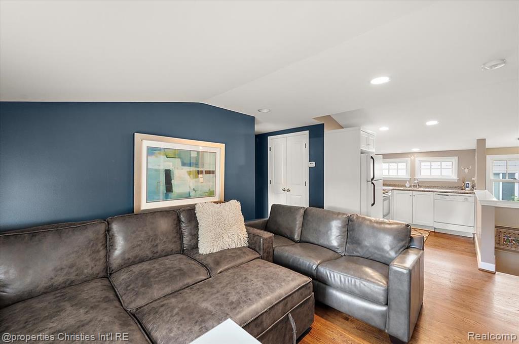 main property photo 74