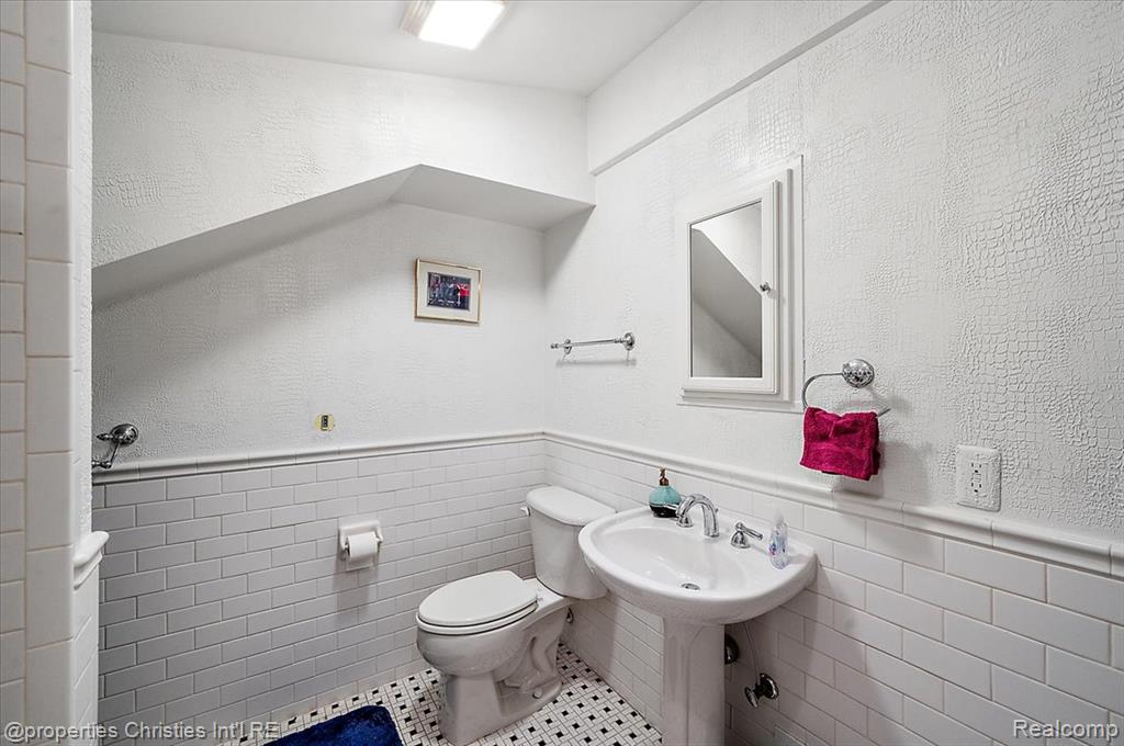 main property photo 78