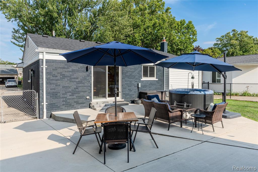 main property photo 28