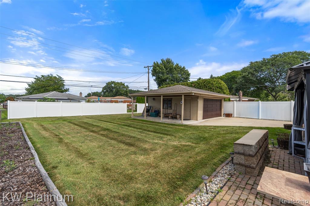 main property photo 20