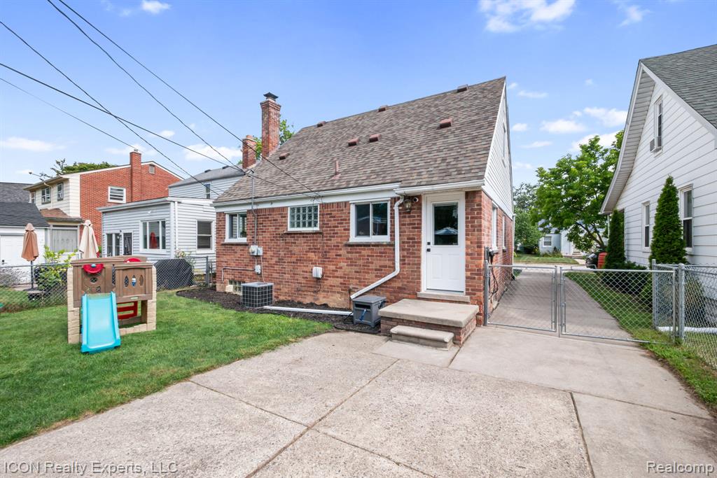 main property photo 27