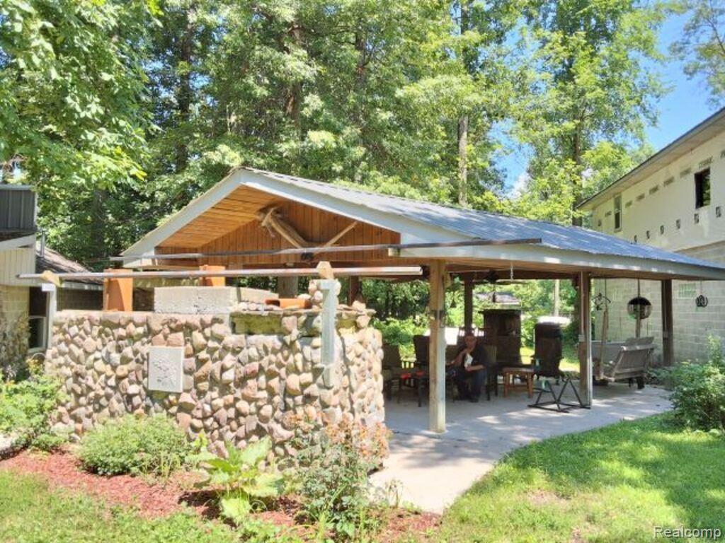main property photo 18