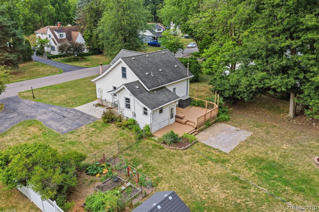 main property photo 45