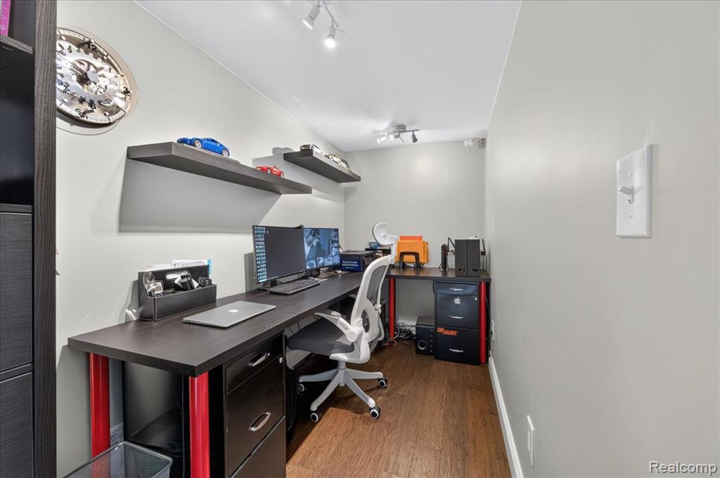 main property photo 16