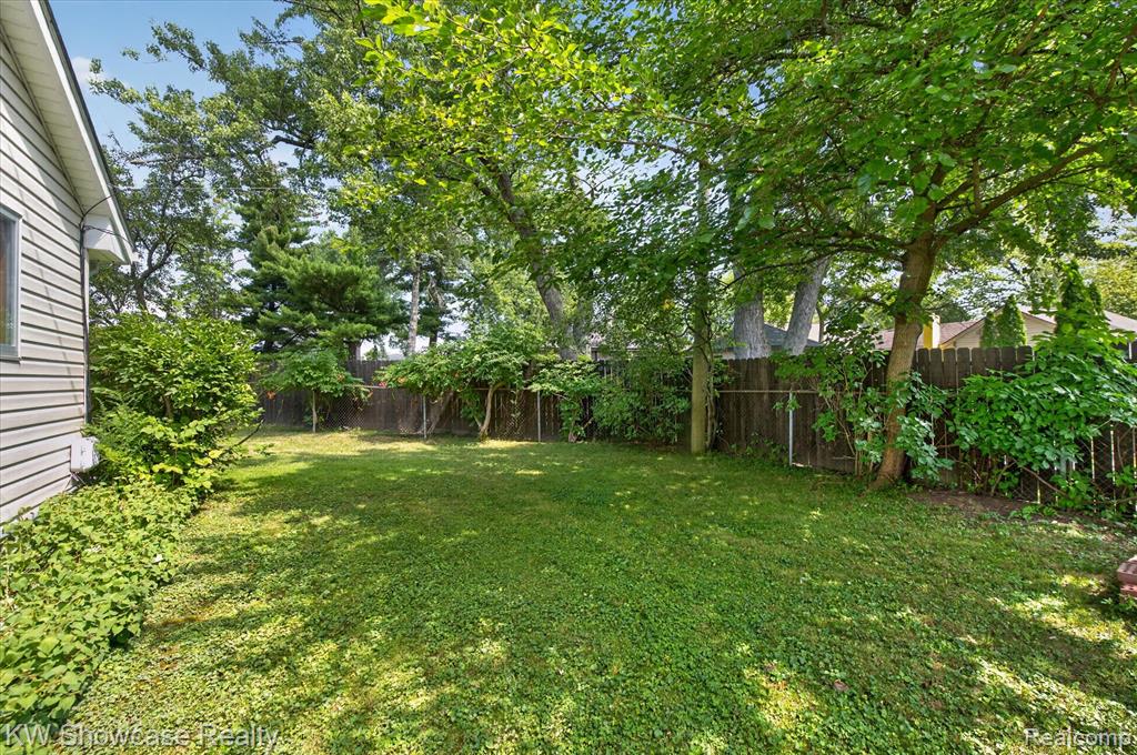main property photo 49