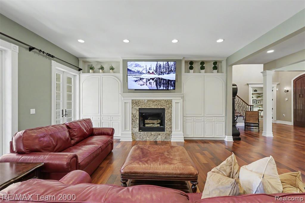 main property photo 14