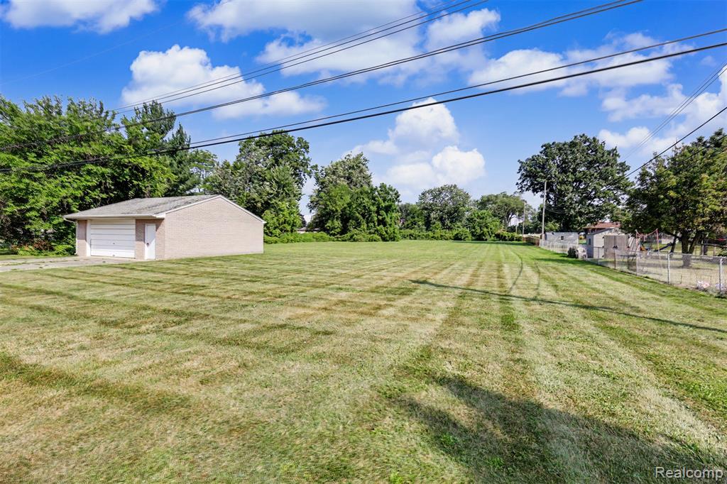 main property photo 39