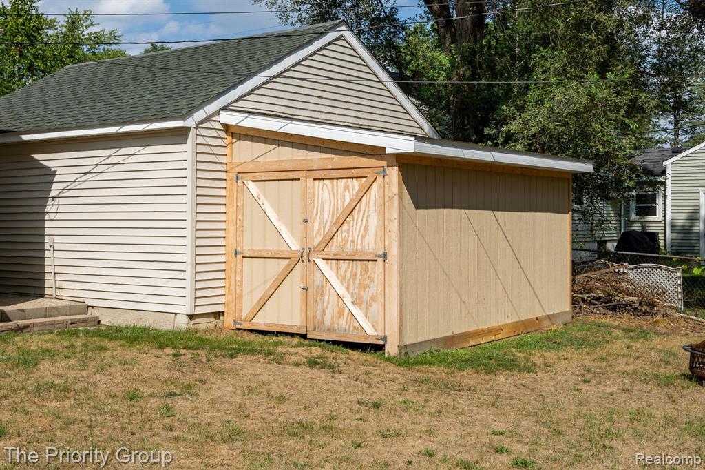 main property photo 28
